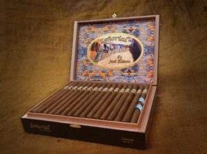 Cigar News: Las Cumbres Tabaco Introducing Señorial Lancero