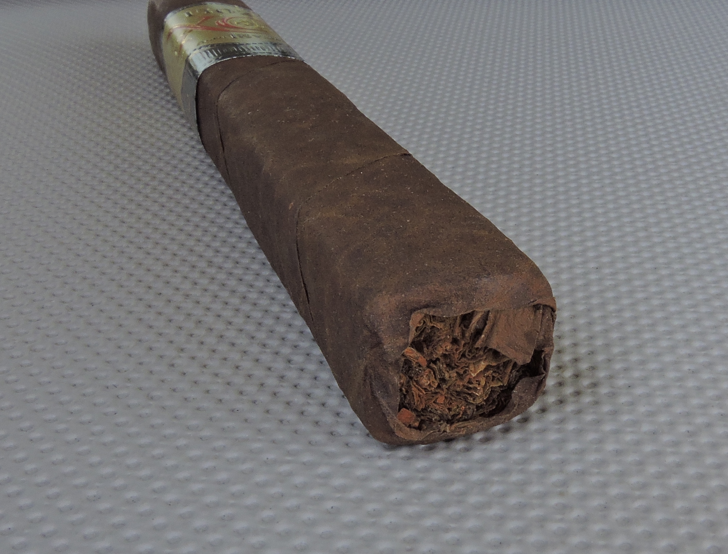 1502_XO_Toro-Cigar_Lock