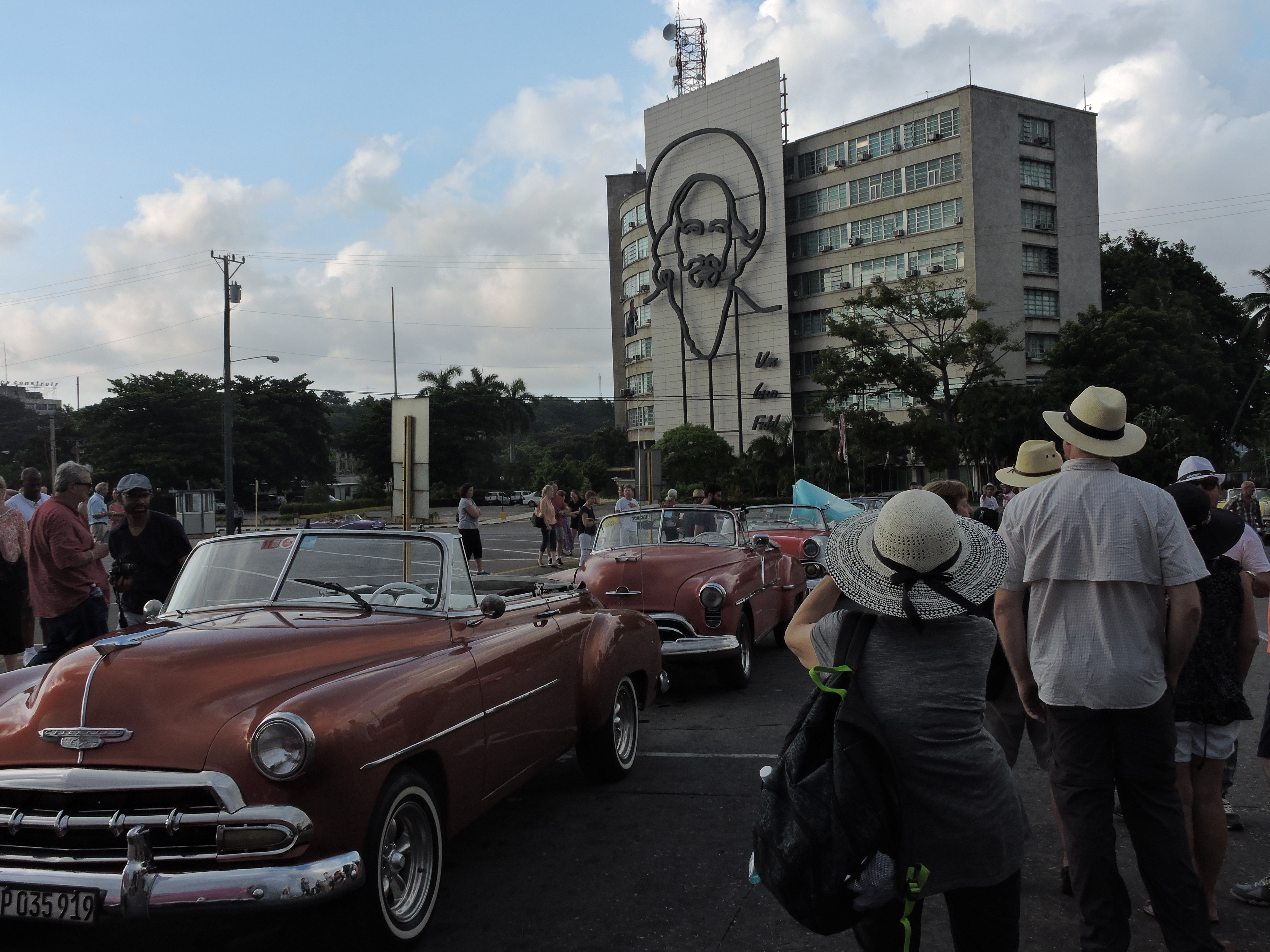 Classic_Convertibles_in_Cuba