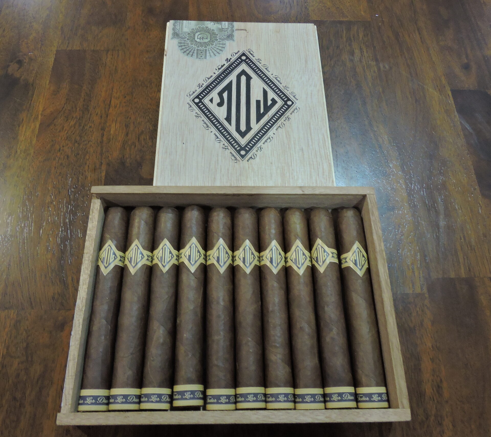 Dunbarton_Tobacco_and_Trust_Todos_Las_Dias