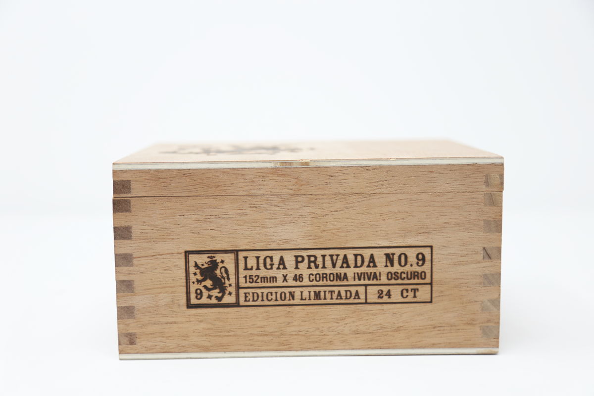 Liga Privada No 9 Corona Viva Box - Side