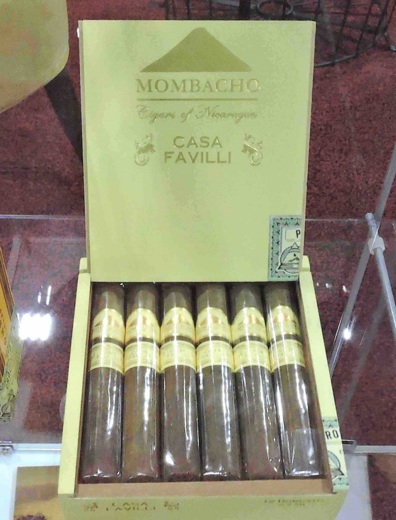 Packaging of the Mombacho Casa Favilli Robusto