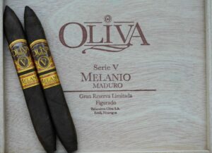 Oliva_Serie_V_Melanio_Maduro_Gran_Reserva_Limitada_Figurado