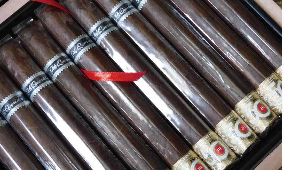 Dunbarton Tobacco & Trust Limited Edition EM Maduro-CloseUp