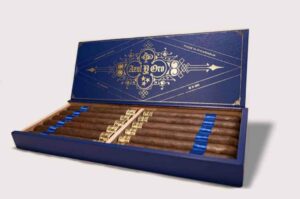 Cigar News: Crowned Heads Announces Azul y Oro