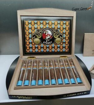 Cigar News: La Gloria Cubana Eighth Street Corona Grande Launched at PCA 2023